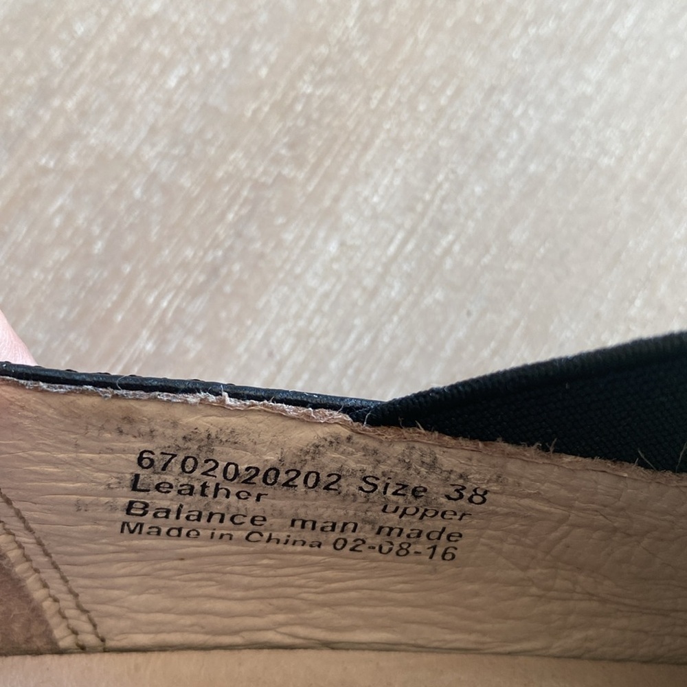 Women’s Dansko black shoes. Size 38. Gently used great condition.​​​​​​​ - Picture 6 of 7